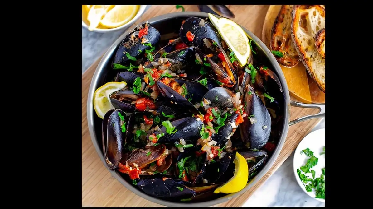 Mussels Marinara.